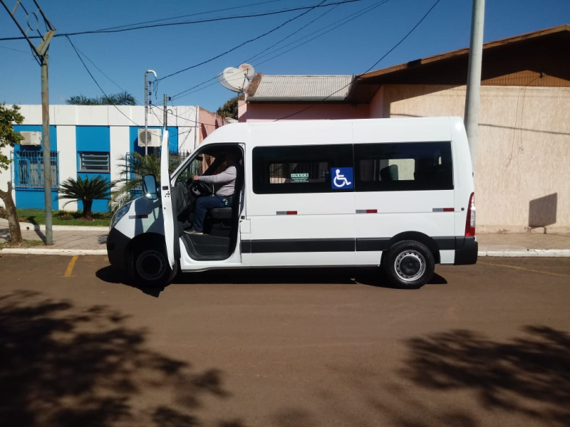 ENTREGUE VAN ADAPTADA PARA APAE DE PORTO XAVIER 